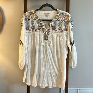Women’s cream embroidered Lucky Brand blouse.